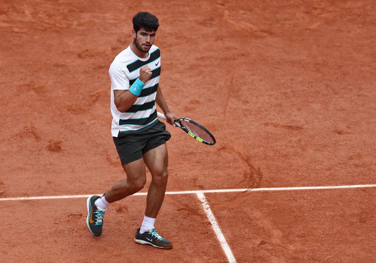 Carlos Alcaraz celebrates a point against Zeppieri.