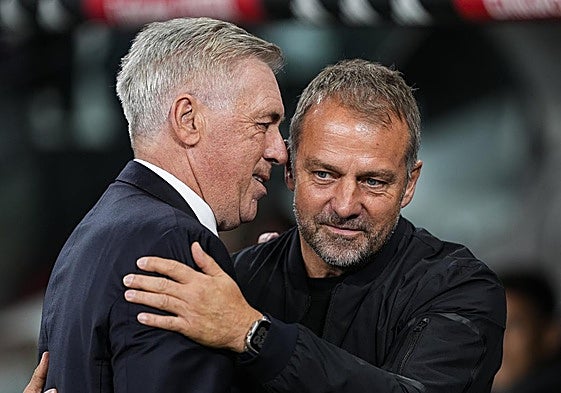 Saludo entre Ancelotti y Flick tras el clásico liguero del Bernabéu, que inició el cambio de ciclo.
