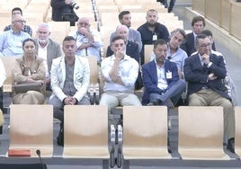 Banquillo de los acusados de la 'operación Drake', a la derecha en primer fila con gafas José Norberto Uzal.