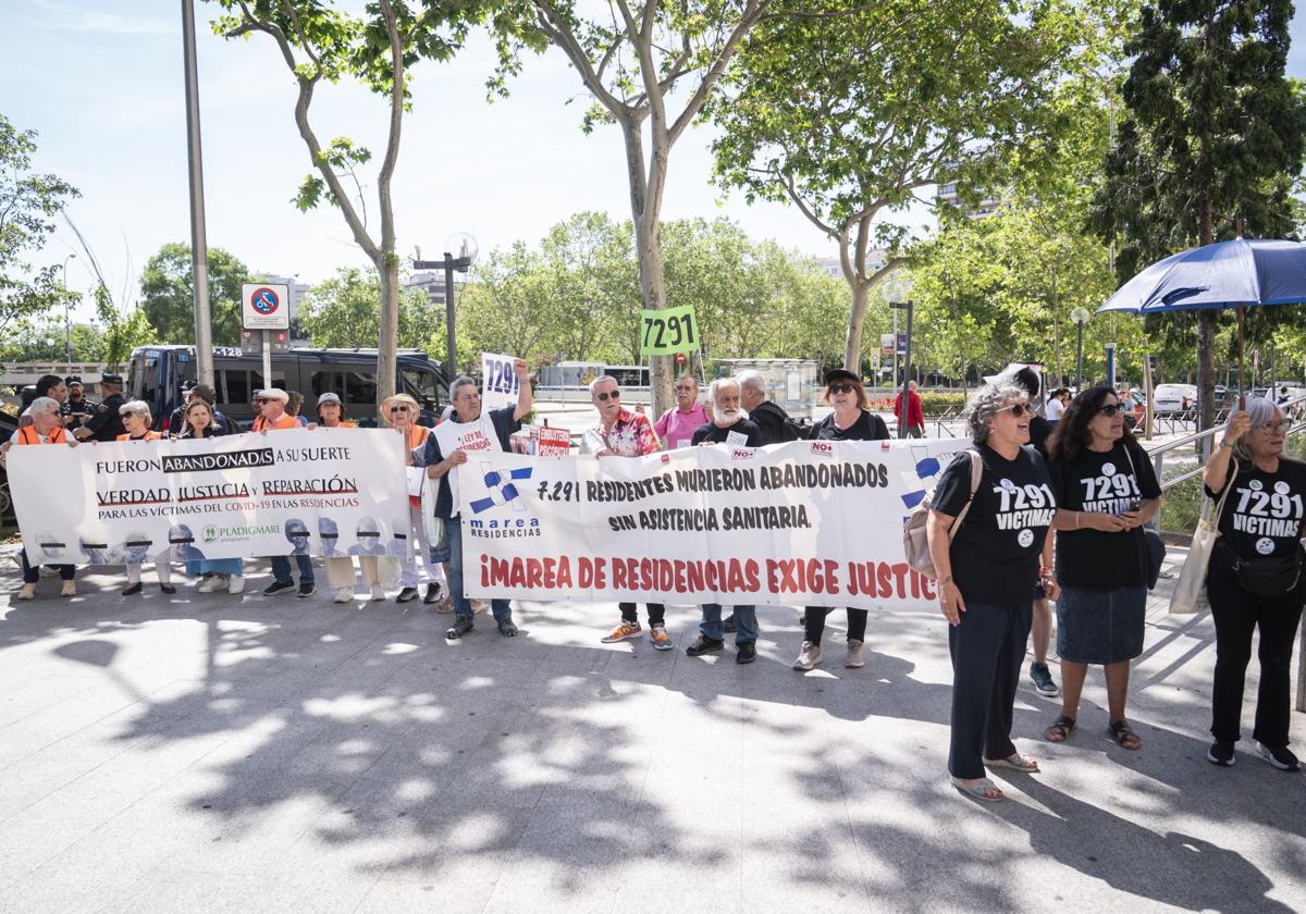 Concentración frente a los Juzgados de Plaza Castilla organizadas por las plataformas demandantes.