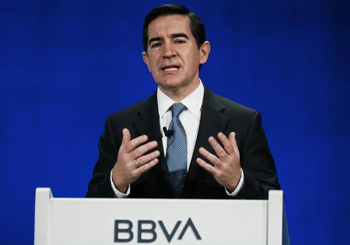 Bruselas no ve motivos para que el Gobierno bloquee la opa de BBVA y vigila que su decisión se ajuste a la ley