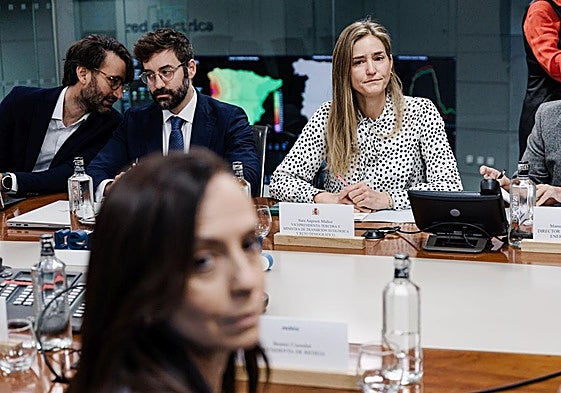 Sara Aagesen y Beatriz Corredor asisten a la reunión del Comité para el análisis de la crisis eléctrica en la sede de Red Eléctrica de España