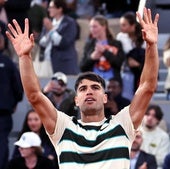 Carlos Alcaraz celebra su victoria ante Fabian Marozsan.