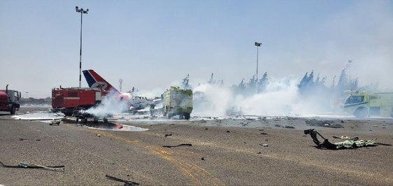 El estado en el que ha quedado el avión de Yemenia Airways tras el bombardeo de Israel.