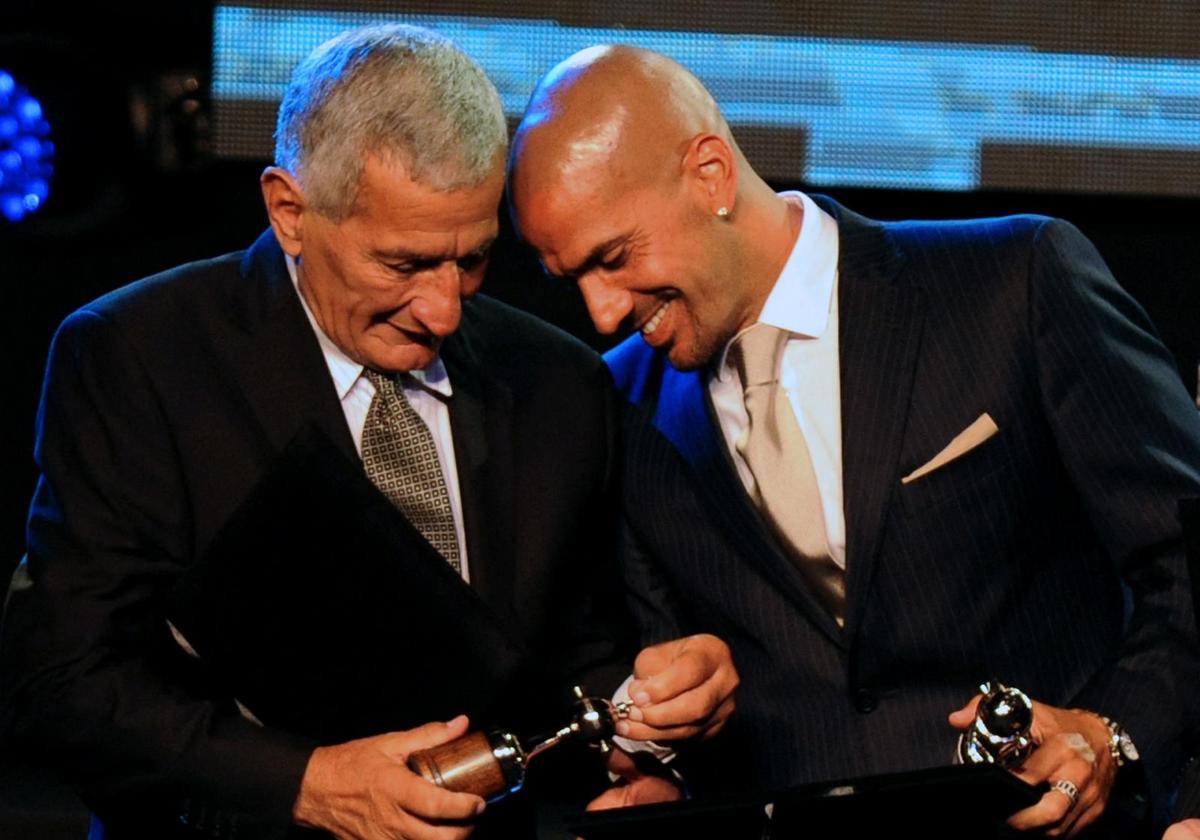 Juan Ramón Verón, alongside his son, Juan Sebastián Verón, in a 2014 photograph.