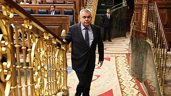 El PSOE cede a la presión interna y abre expediente informativo a Leire Díez