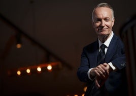 Andrew O'Hagan, autor de 'Caledonian Road', posa en un hotel de Madrid.