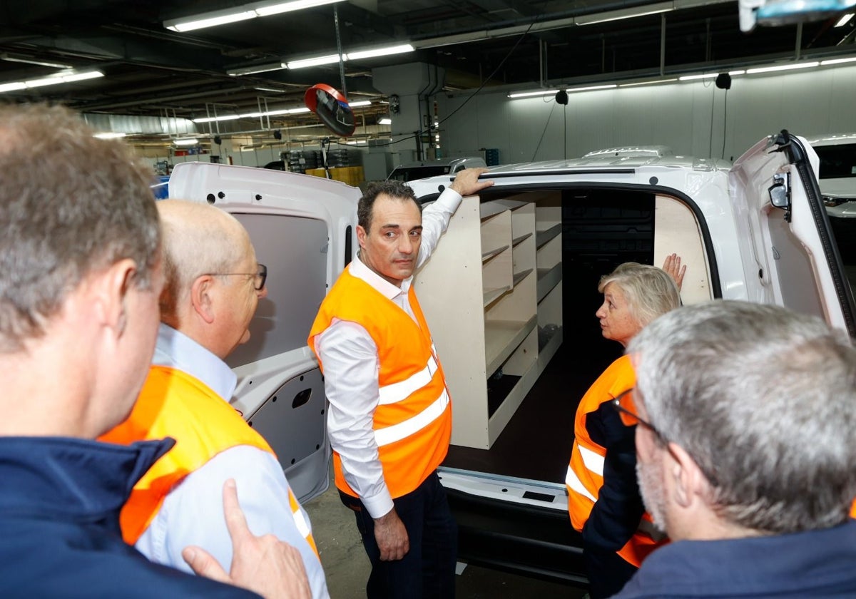 El nuevo ceo de stellantis visita la fábrica de vigo | la verdad