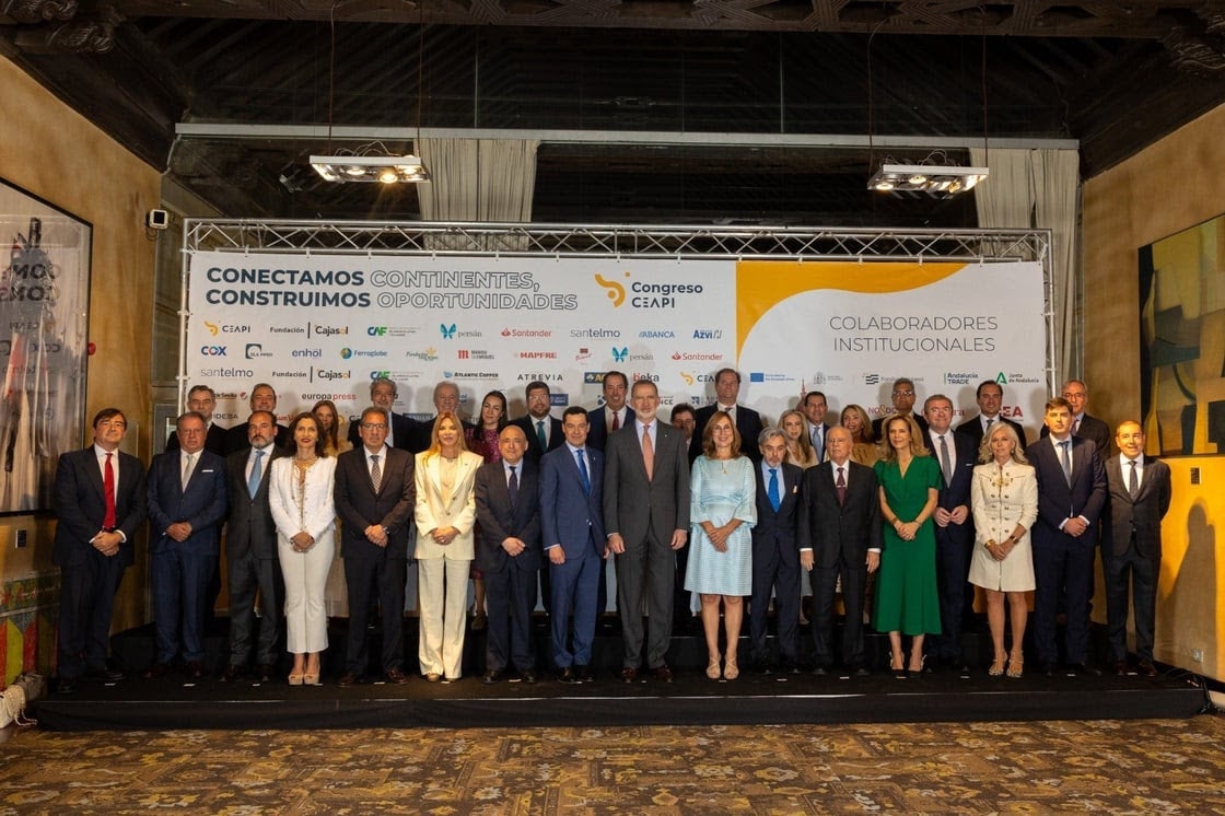 El rey felipe se reúne con empresarios iberoamericanos en el viii congreso del ceapi | ideal