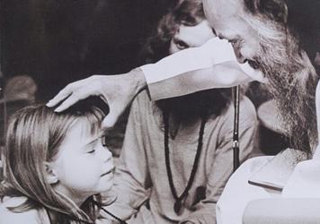 La terrible –y silenciada– historia de los niños esclavos sexuales en la secta de Osho