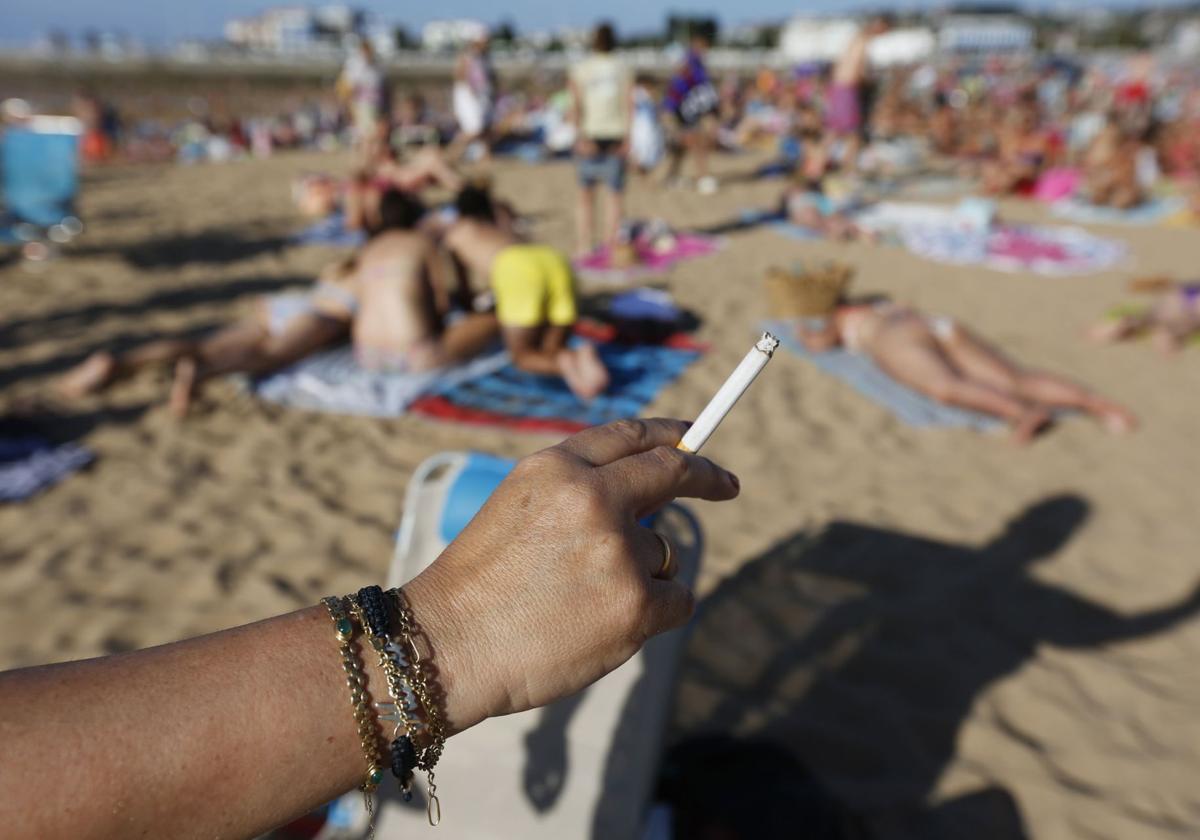 Francia prohíbe fumar en las playas, parques y cerca de las escuelas | la verdad
