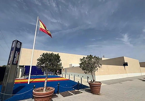 Imagen de la Comisaría de la Policía Nacional en Vélez-Málaga.