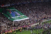 El tifo con el que la afición del PSG homenajeó a Luis Enrique y a su hija Xana