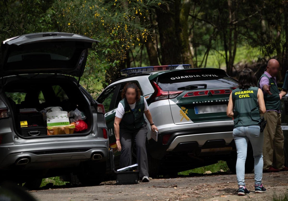 Aparecen dos cadáveres calcinados en el interior de un vehículo en un pueblo de pontevedra | las provincias