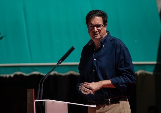 Óscar López.