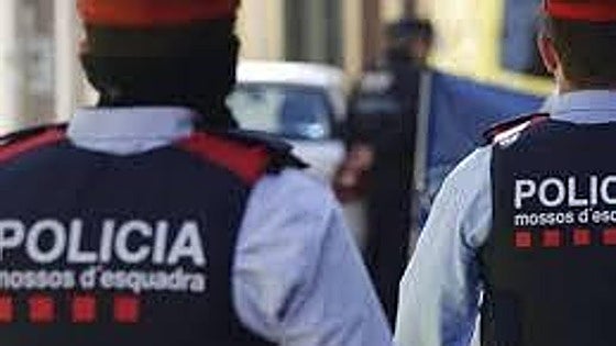 Un hombre mata al hijo de su pareja, hiere gravemente a la mujer y se suicida