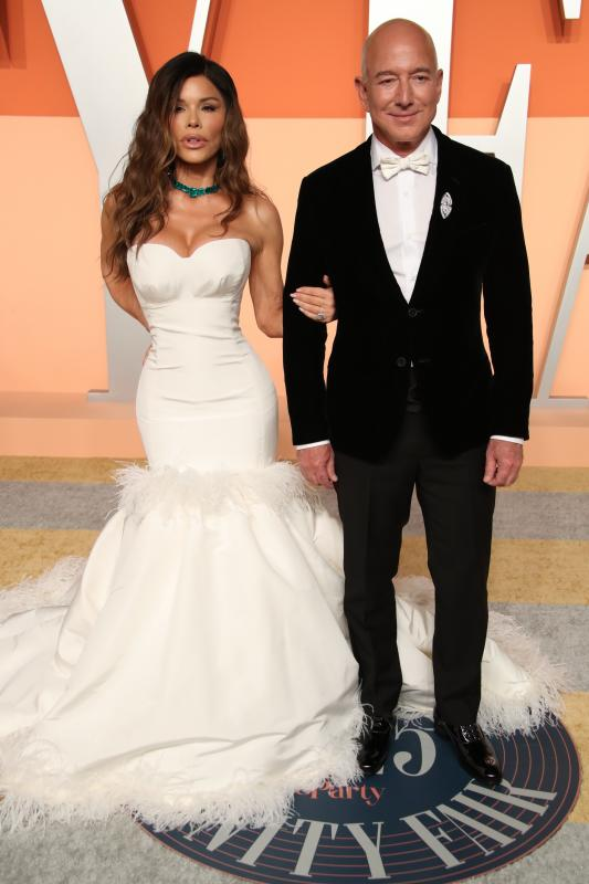 Jeff Bezos finalises prenuptial agreement before saying 'I do' to Lauren Sánchez