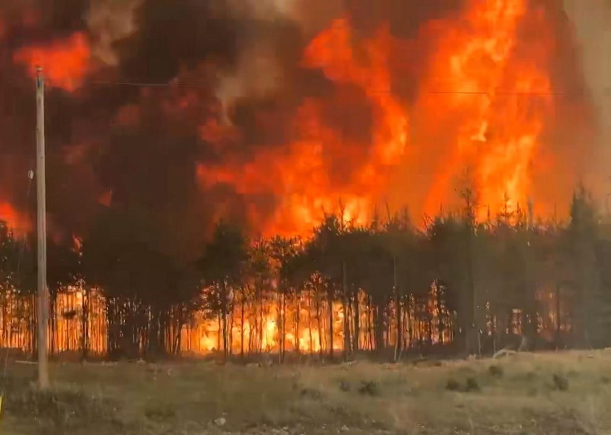 Imagen secundaria 1 - El humo de los devastadores incendios de Canadá llega a España