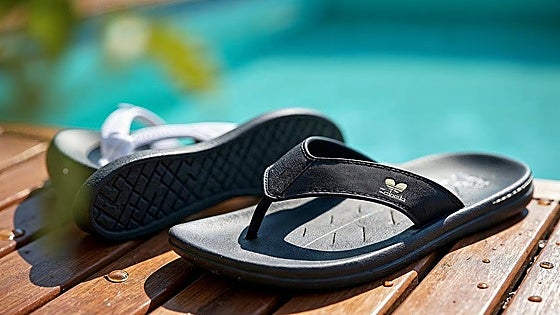 Las chanclas de hombre más virales para este verano