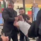 El momento en que el bloguero Areg Samvelovich Schepijin es trasladado por la fuerza por sus captores.