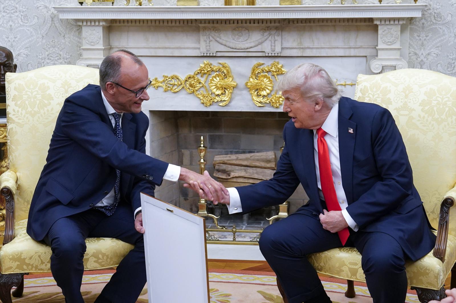 El canciller alemán, Friedrich Merz, y el presidente de Estados Unidos, Donald Trump, este jueves en la Casa Blanca.