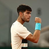 Alcaraz supera al lesionado Musetti con susto inicial y repite final en Roland Garros