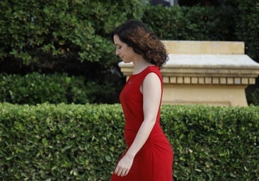 Ayuso sacude la Cumbre de Presidentes al levantarse en la intervención en euskera del lehendakari Pradales