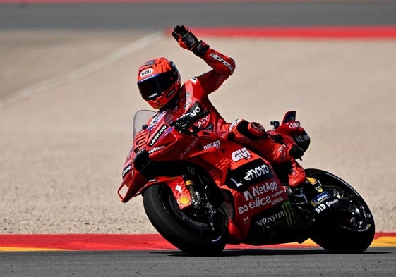 marc Márquez celebra la pole