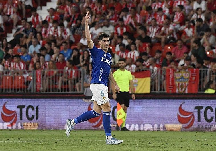 El doblete de Nacho Vidal en Almería da ventaja al Oviedo para la vuelta