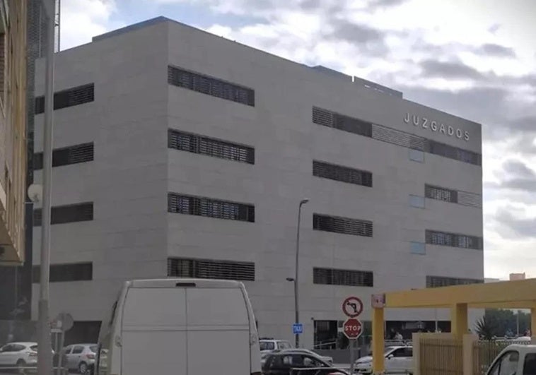 Condenan a una madre en Almería por golpear a su hijo con una escoba