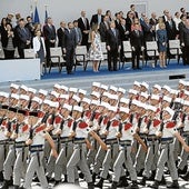 Trump quedó fascinado por los fastos del Desfile del Día de la Bastilla.