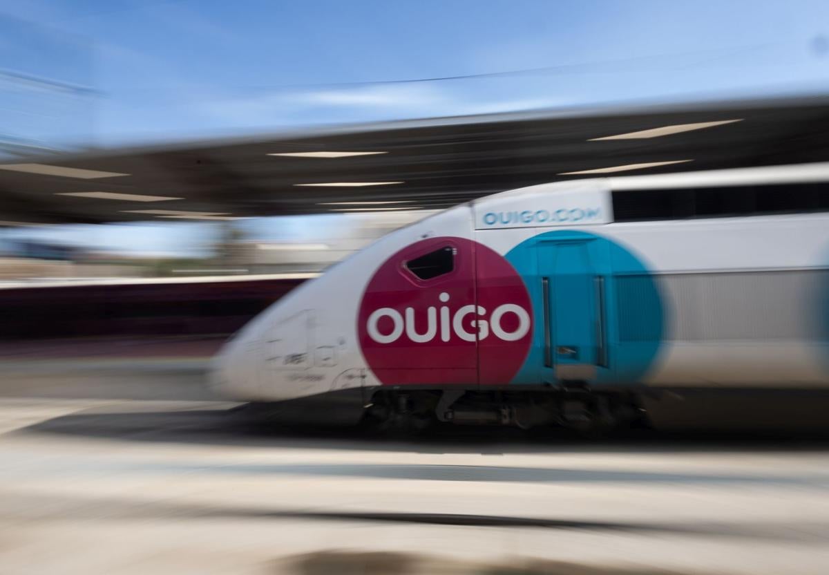 La falta de trenes de Talgo dilata los planes para llegar al norte