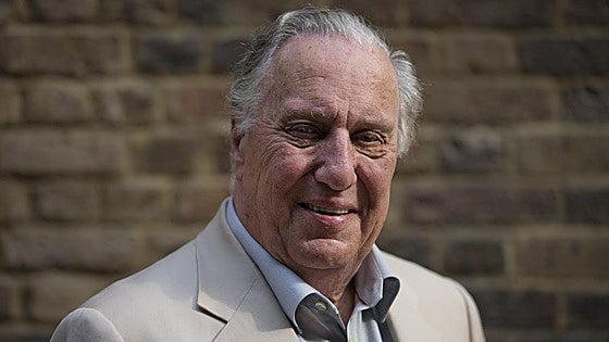 Muere Frederick Forsyth, maestro de suspense, a los 86 años