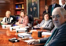 Conde-Pumpido en una sesión del Constitucional