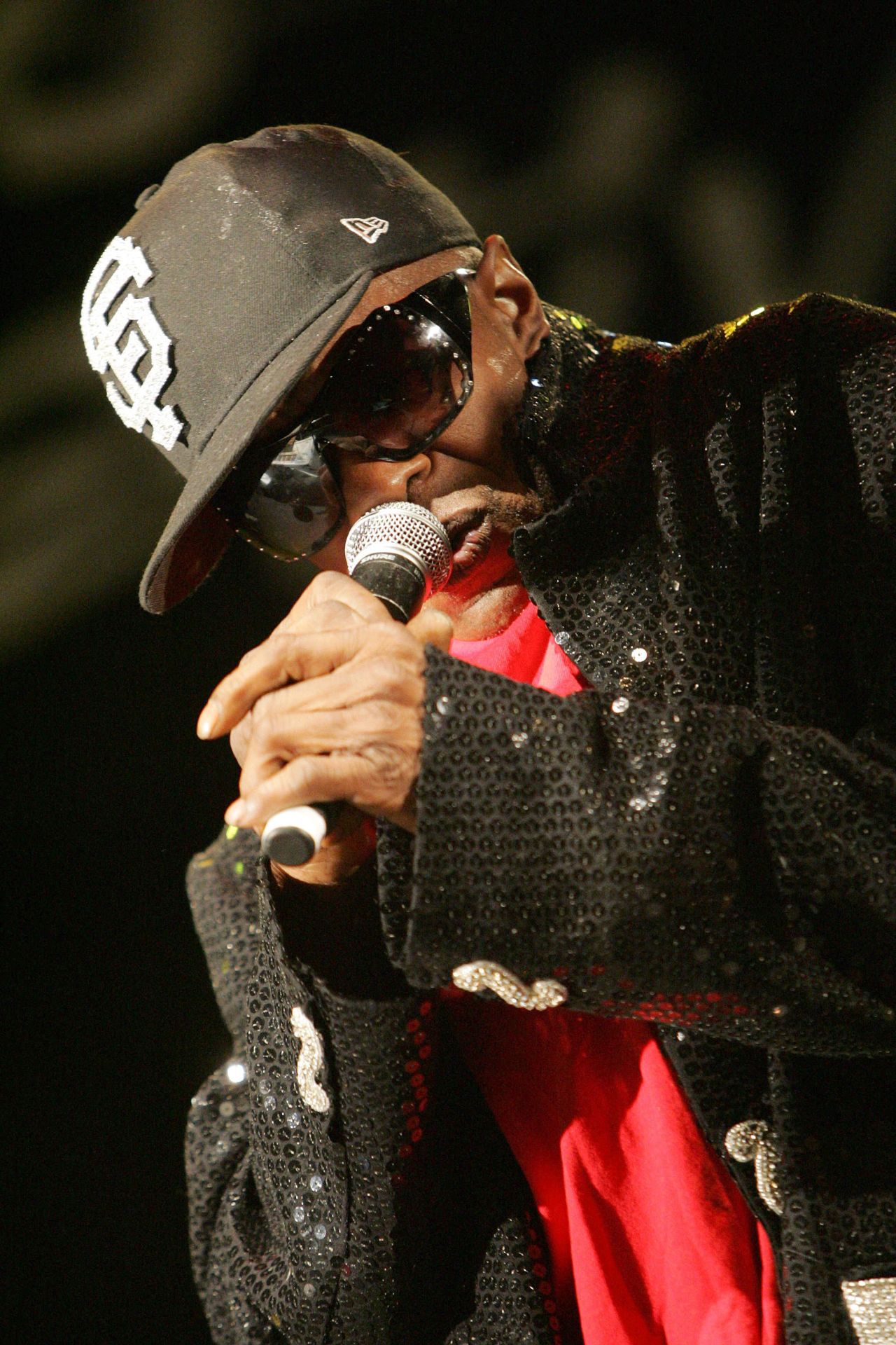 Imagen secundaria 2 - En la imagen superior, composición original de la banda Sly and the Family Stone a finales de los años 60; debajo, el artista actuando en el homenaje que recibió durante la gala de los Premios Grammy en 2006; por último, cantando en el Festival de Jazz de Niza en 2007.