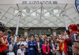 Jueces y fiscales durante el paro simbólico ante los Juzgados de Plaza de Castilla de Madrid