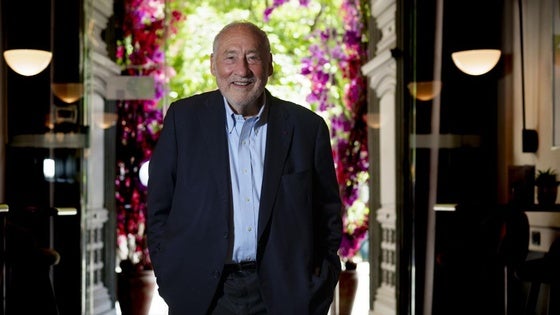 Stiglitz: «Europa debe negociar duro con Trump como ha hecho China y no mostrar debilidad»