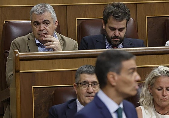 El secretario de Organización del PSOE, Santos Cerdán, durante la sesión de control al Ejecutivo este miércoles.