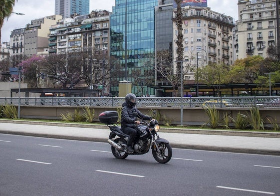 Circular en moto por ciudad
