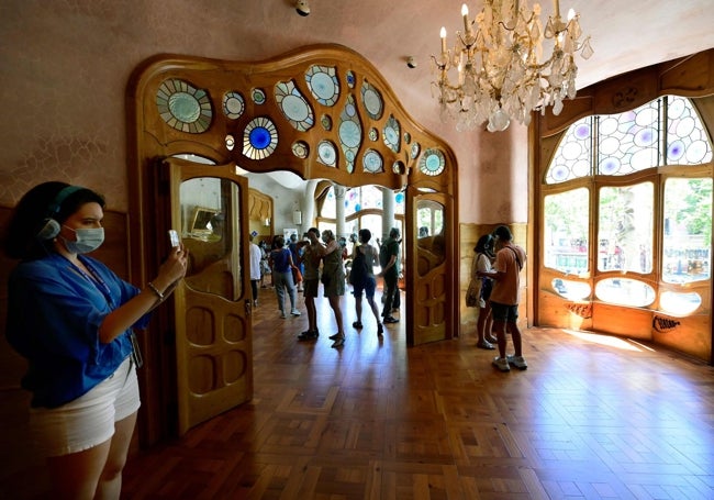 Interior de la Casa Batlló, diseñada por Antoni Gaudí en el Paseo de Gracia de Barcelona.