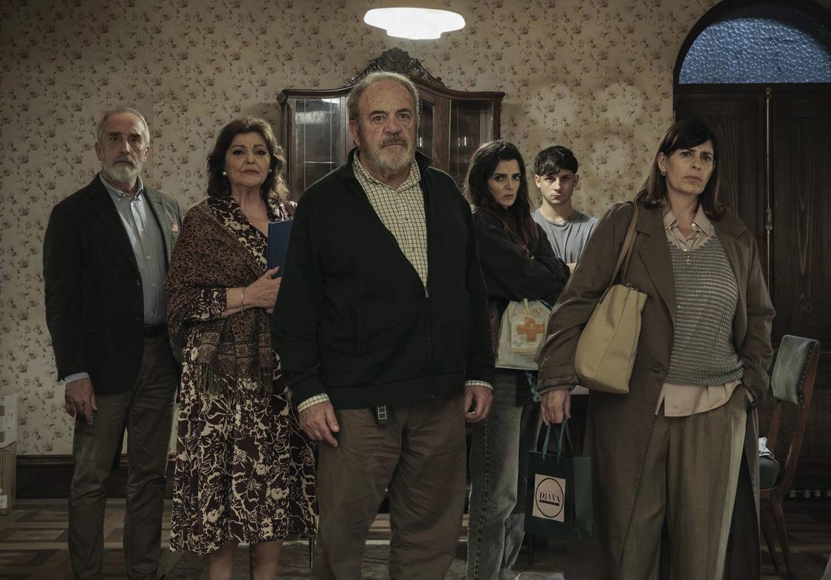 Un reparto engrasado en el que brillan Tito Valverde y Gonzalo de Castro sostiene 'Votemos'.