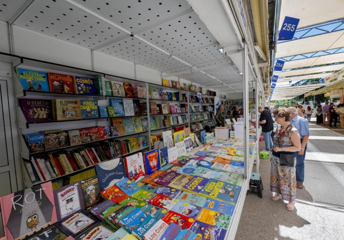 Una caseta de la Feria del Libro de Madrid