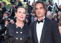 La trágica historia de amor de Carole Bouquet y Francis Giacobetti, el padrastro de Dimitri Rassam que acaba de morir