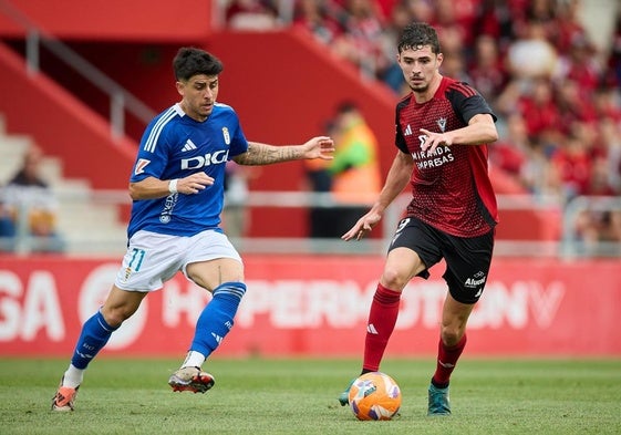 El Mirandés vence con un gol tempranero y un penalti detenido al Oviedo