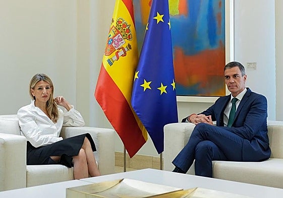 Yolanda Díaz y Pedro Sánchez durante su encuentro este lunes en la Moncloa.