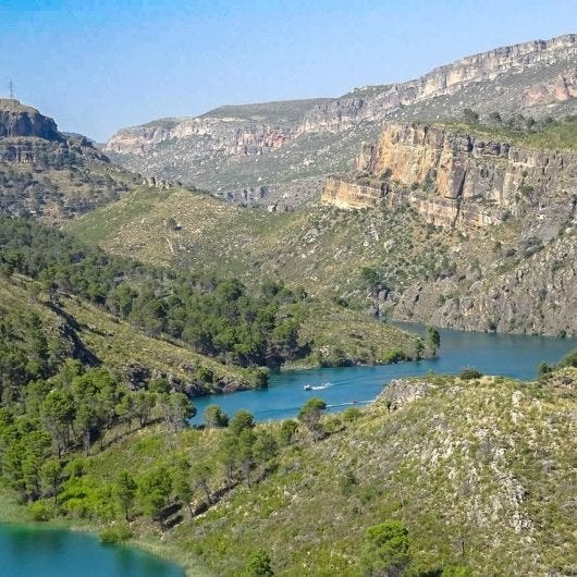 Esta piscina natural está a una hora de Madrid, es preciosa y sus aguas cristalinas no tienen nada que envidiarle a la costa