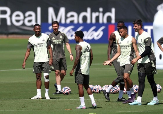 Los jugadores del Real Madrid, preparando a las órdenes de Xabi Alonso el debut en el Mundial de Clubes.