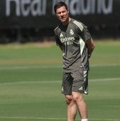 Xabi Alonso supervisa un entrenamiento del Real Madrid en Miami.