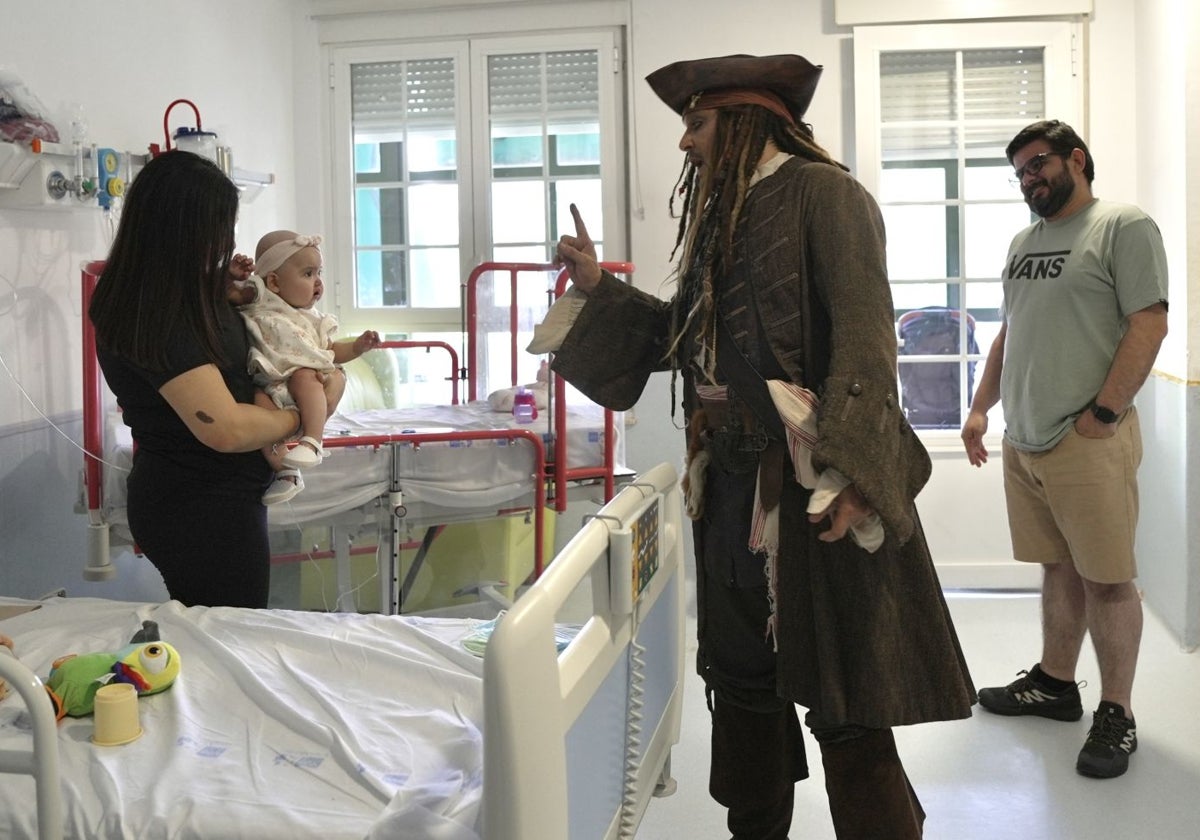 Actor Johnny Depp with one of the young patients in the oncology ward at Niño Jesús Hospital.