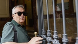 Santos Cerdán accede a su domicilio el pasado martes